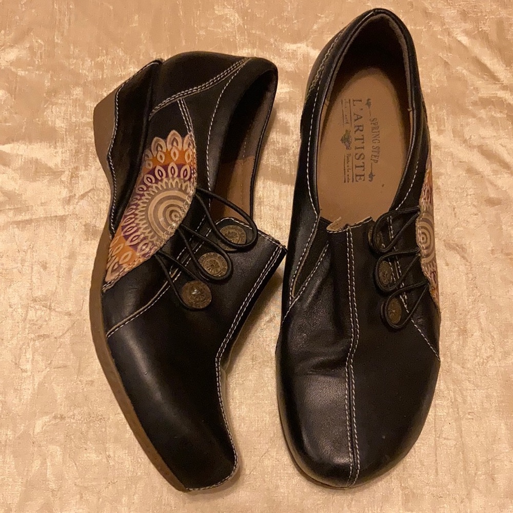 L'ATISTE Black Leather Women's Shoes with Artistic Design